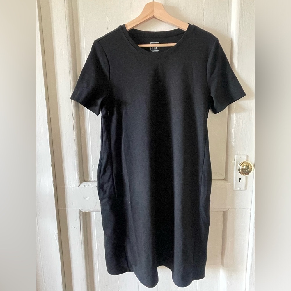 Black GAP Maternity Dress with Side Zips Size Medium